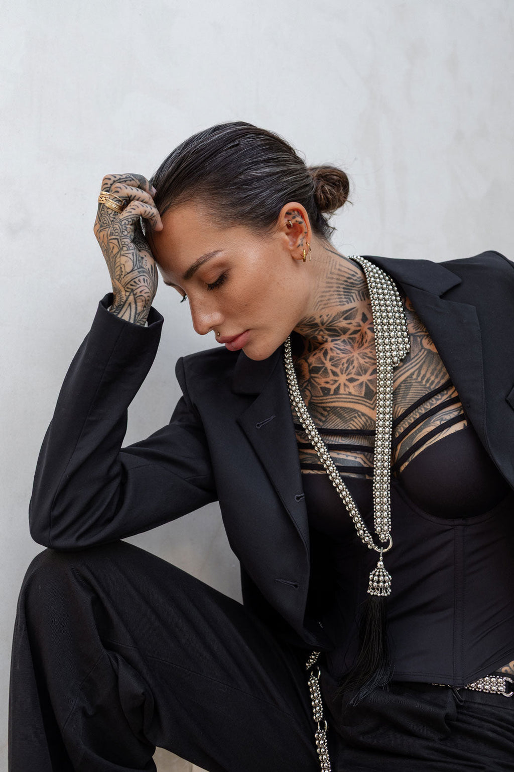 Beaded Tailored Collar with Removable Tie- 6 Looks in 1