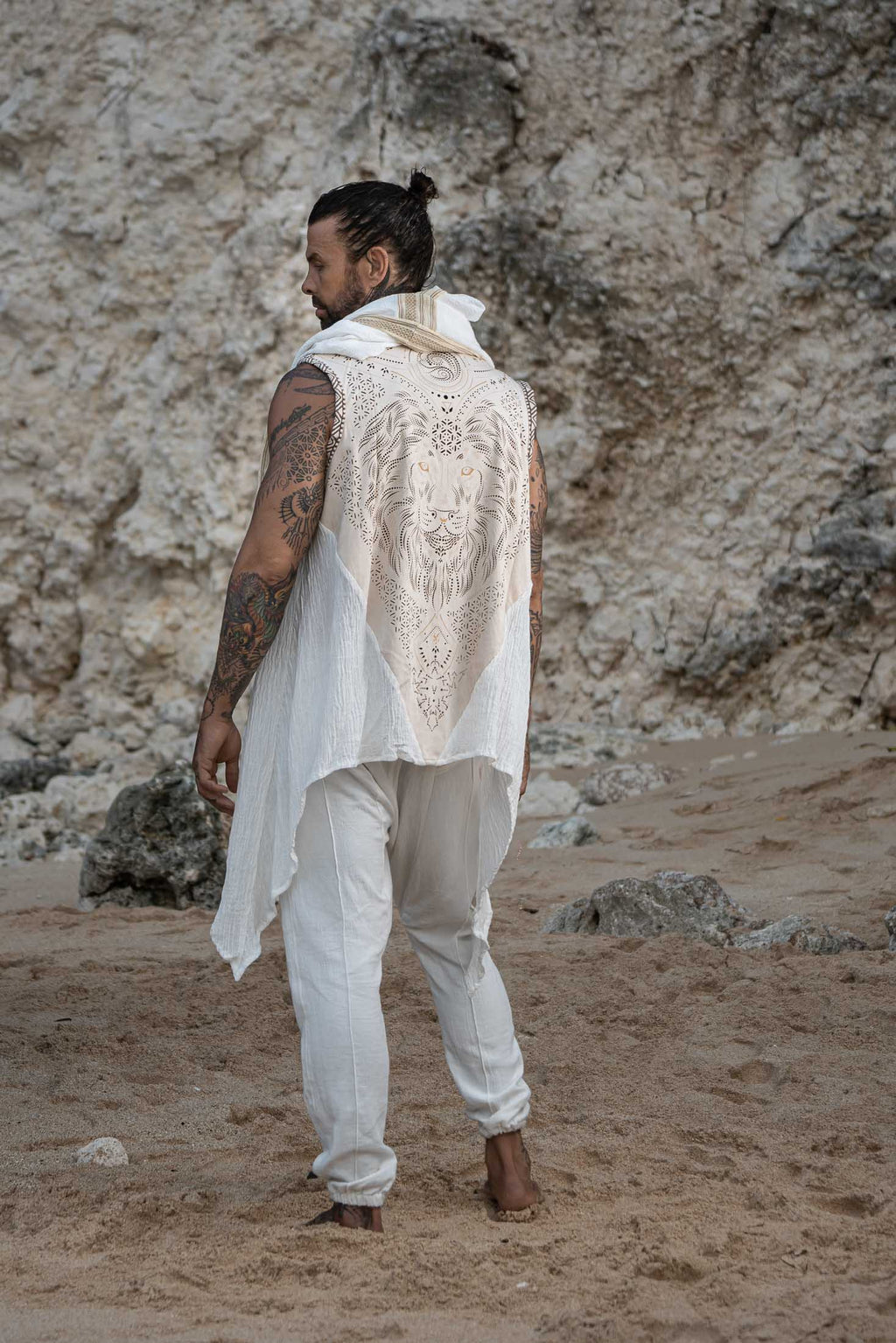 Kameleo Laser Cut Vest (White/Cream)