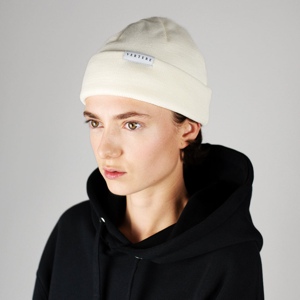 SHORT MERINO BEANIE - OFFWHITE
