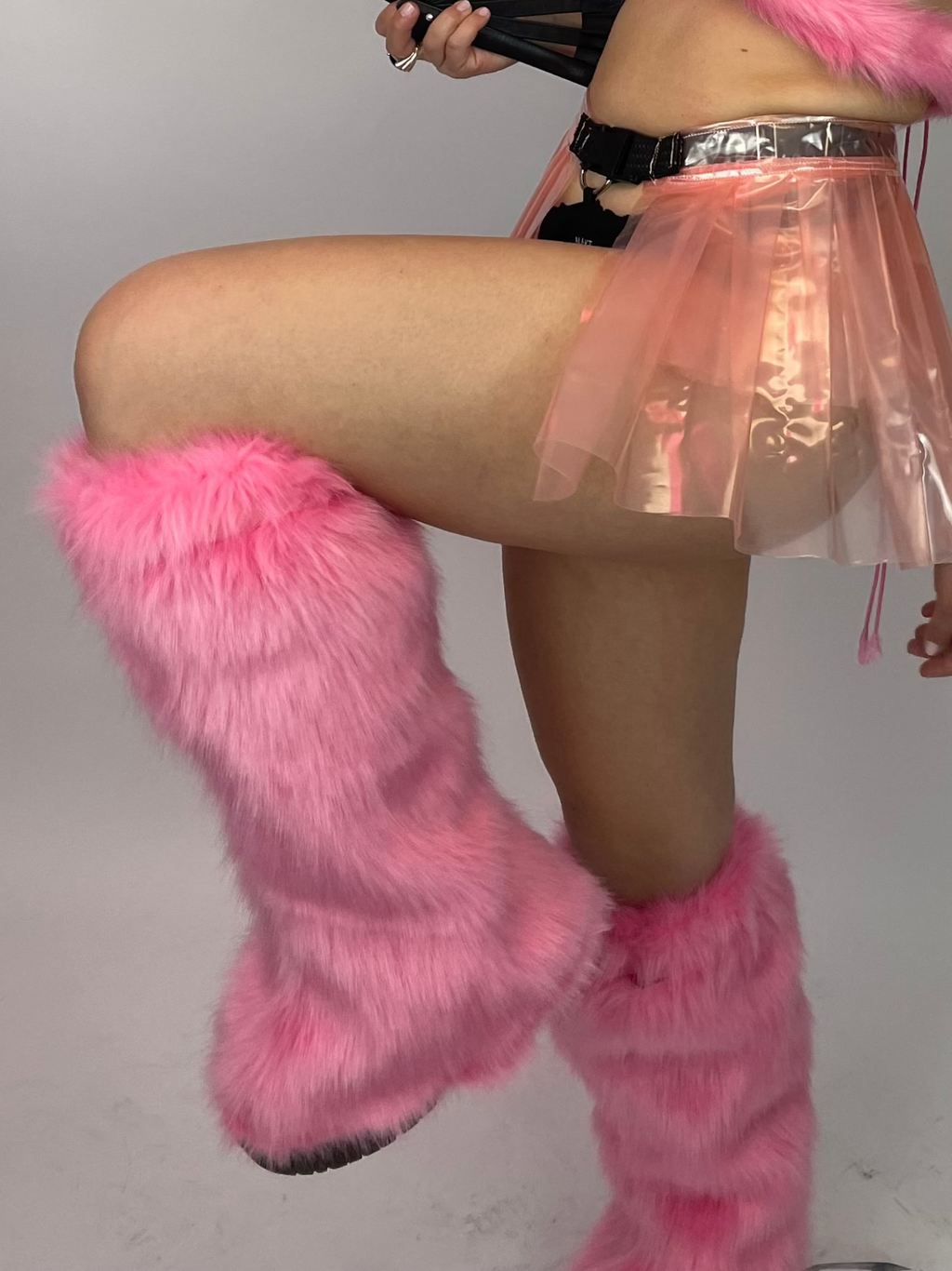 Isabell Schulz - Fluffy leg warmers - Pink